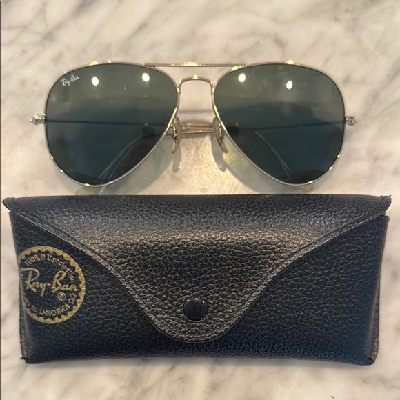 Ray-Ban (RB 3025) Large Aviator Sunglasses - Gold Frame with Black Leather Case - Picture 1 of 5